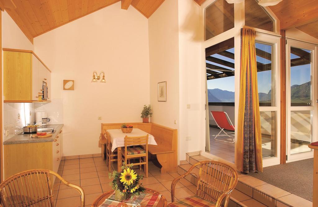 Residence Haus Kalterersee Caldaro Room photo